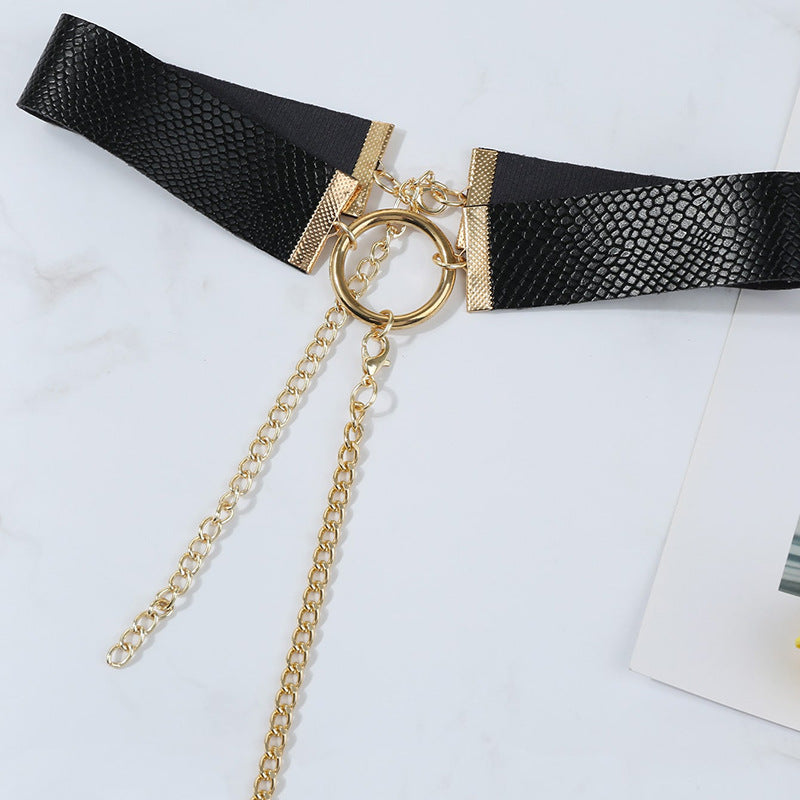 Decorazione Sexy a Cuore con Catene – Crimson Captivation