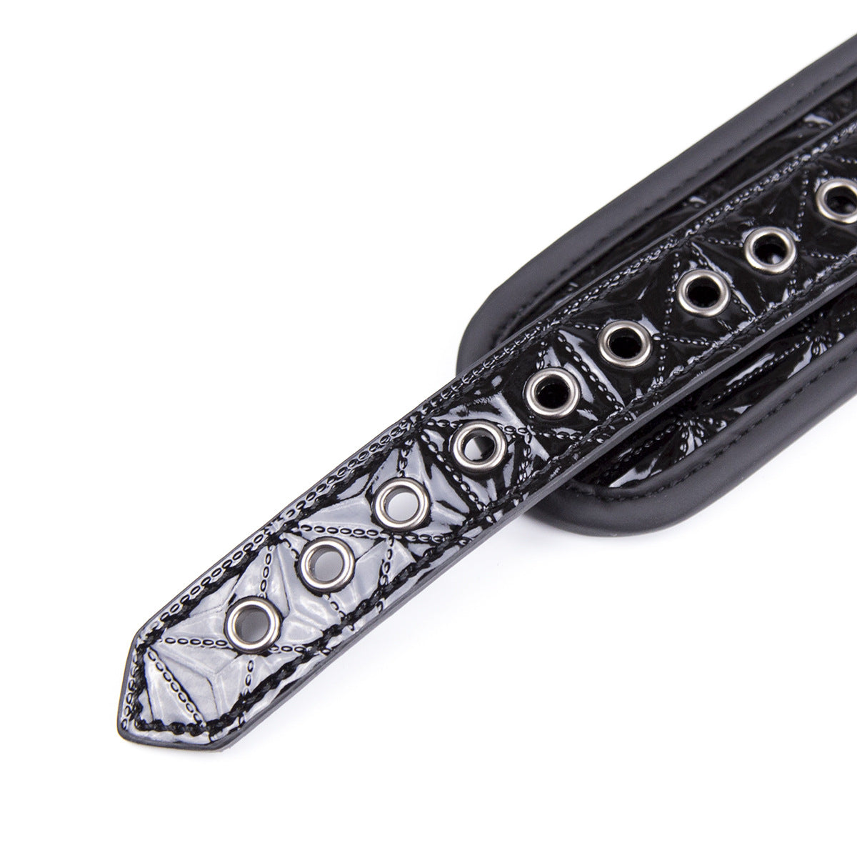 Diamond Pattern Collar with a Chain Leash