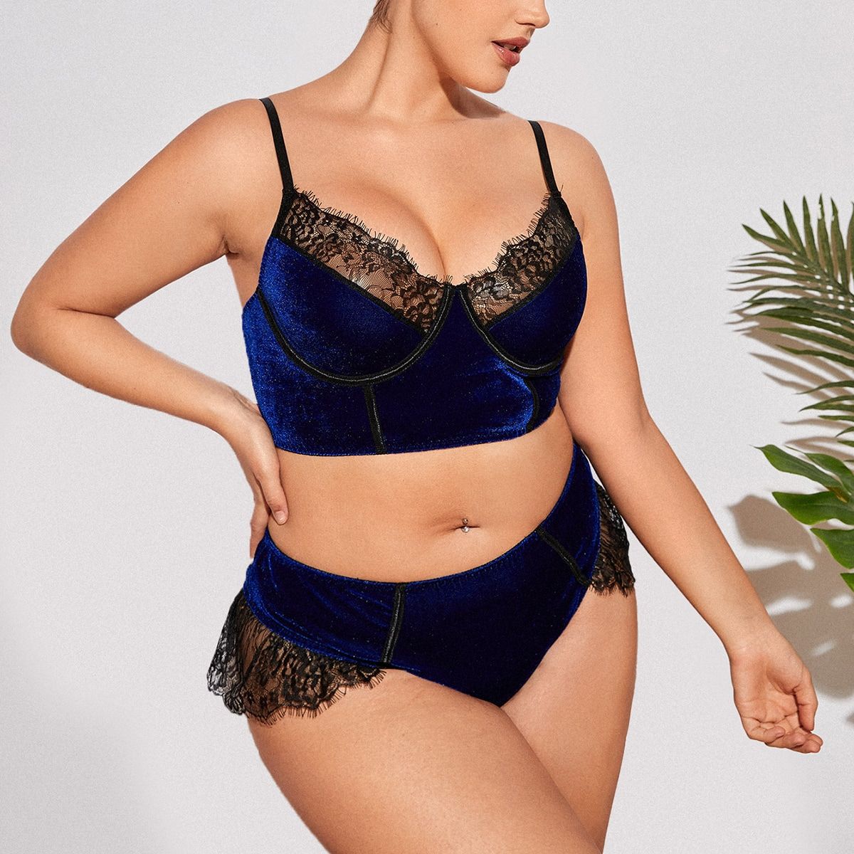 Vintage Velvet Elegance Plus Size Lingerie Set