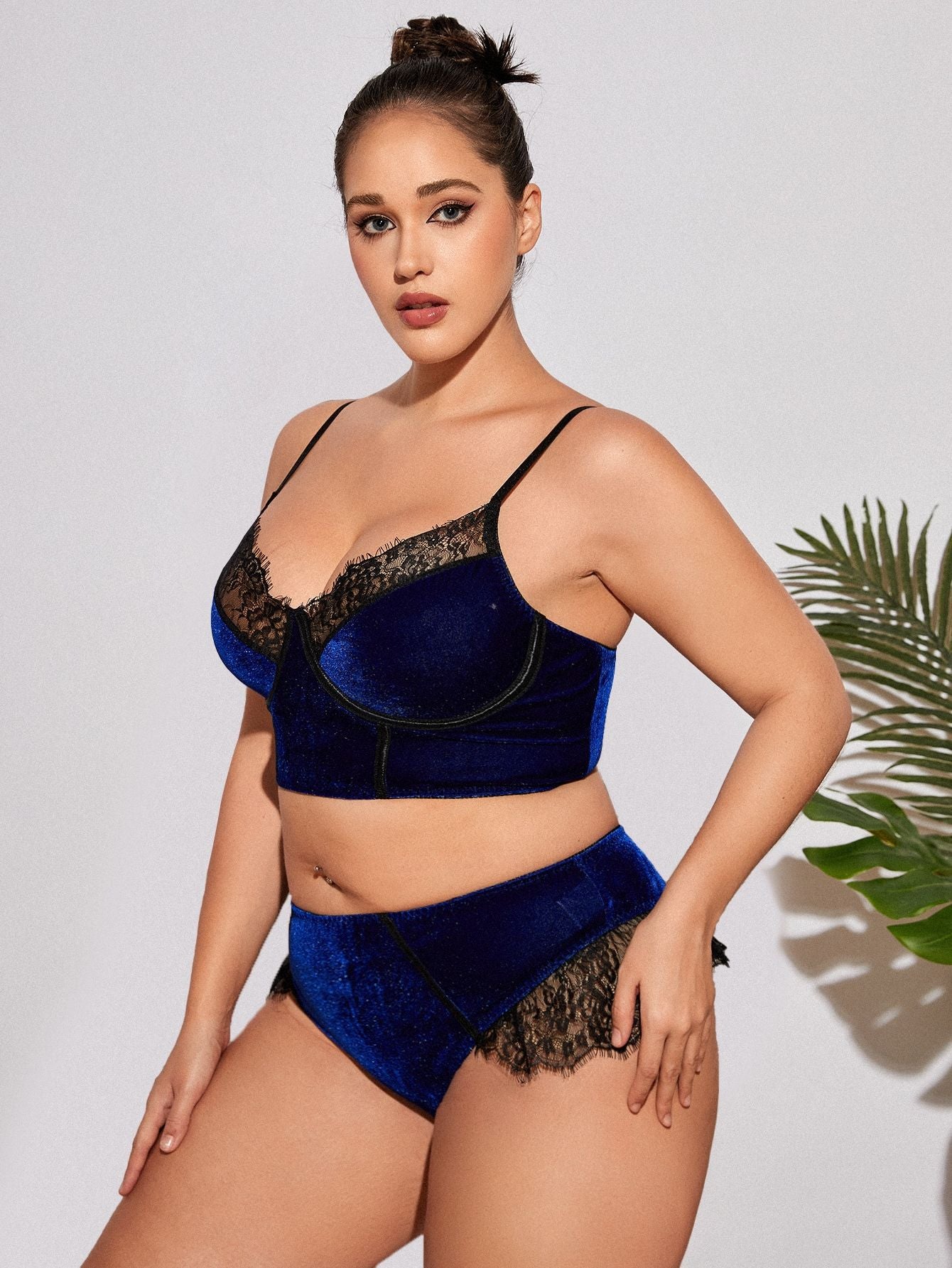 Vintage Velvet Elegance Plus Size Lingerie Set