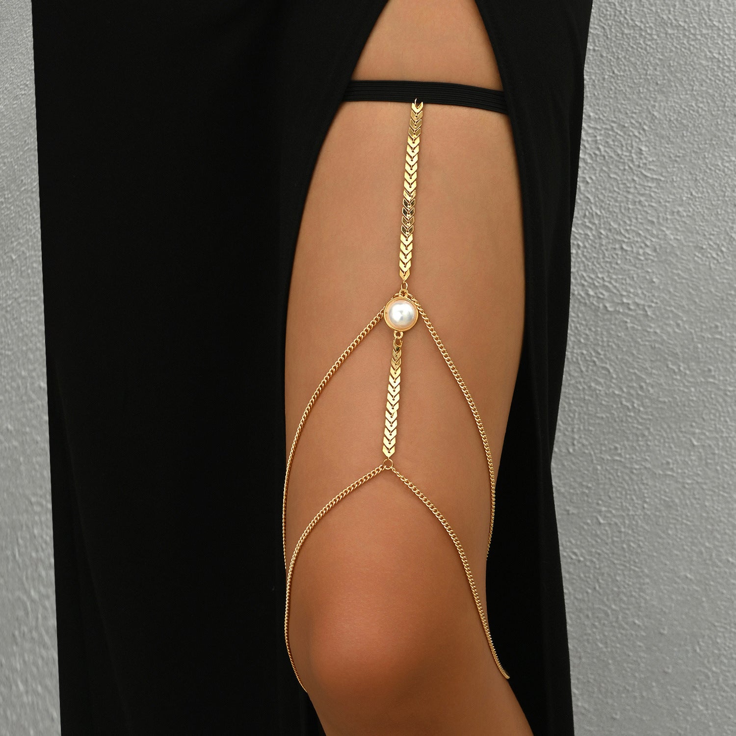 Pearl Embrace Thigh Chain mooods